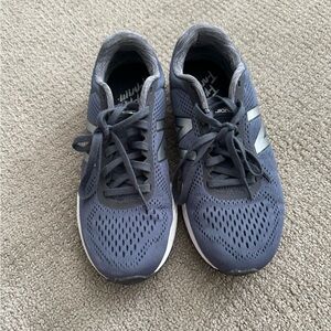 EUC New Balance Fresh Foam Womens Sneakers Size 8.5